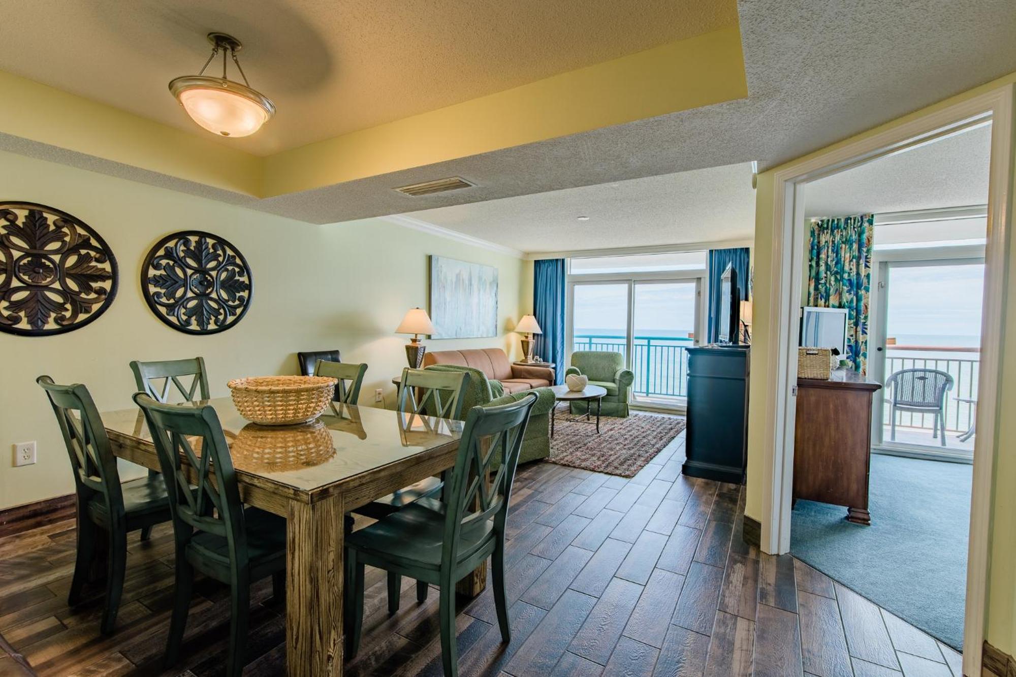 Paradise Resort, Unit 802, 4 Bedroom, 3 Bath, Direct Oceanfront Holiday home *