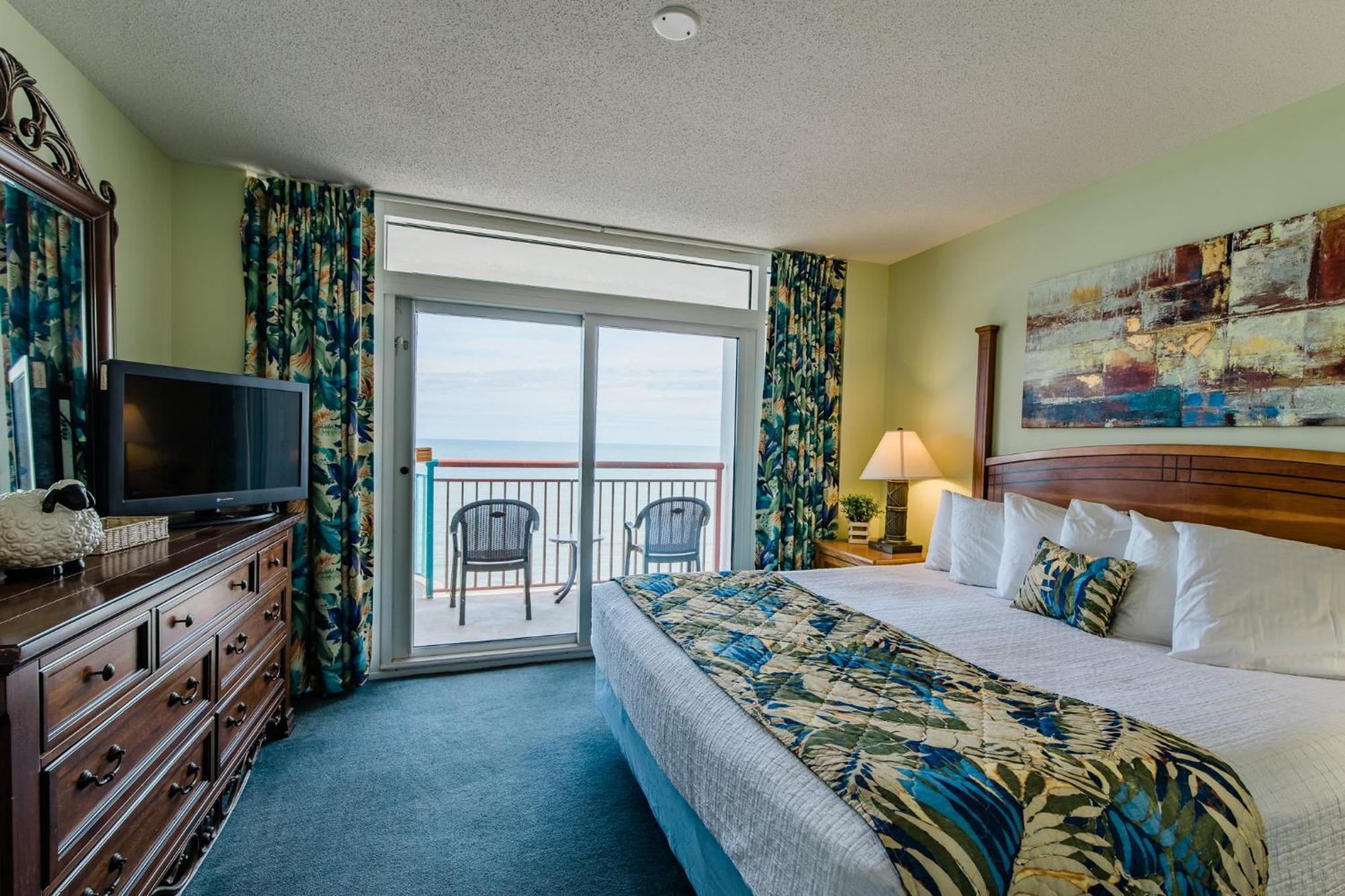 Paradise Resort, Unit 802, 4 Bedroom, 3 Bath, Direct Oceanfront Holiday home Myrtle Beach