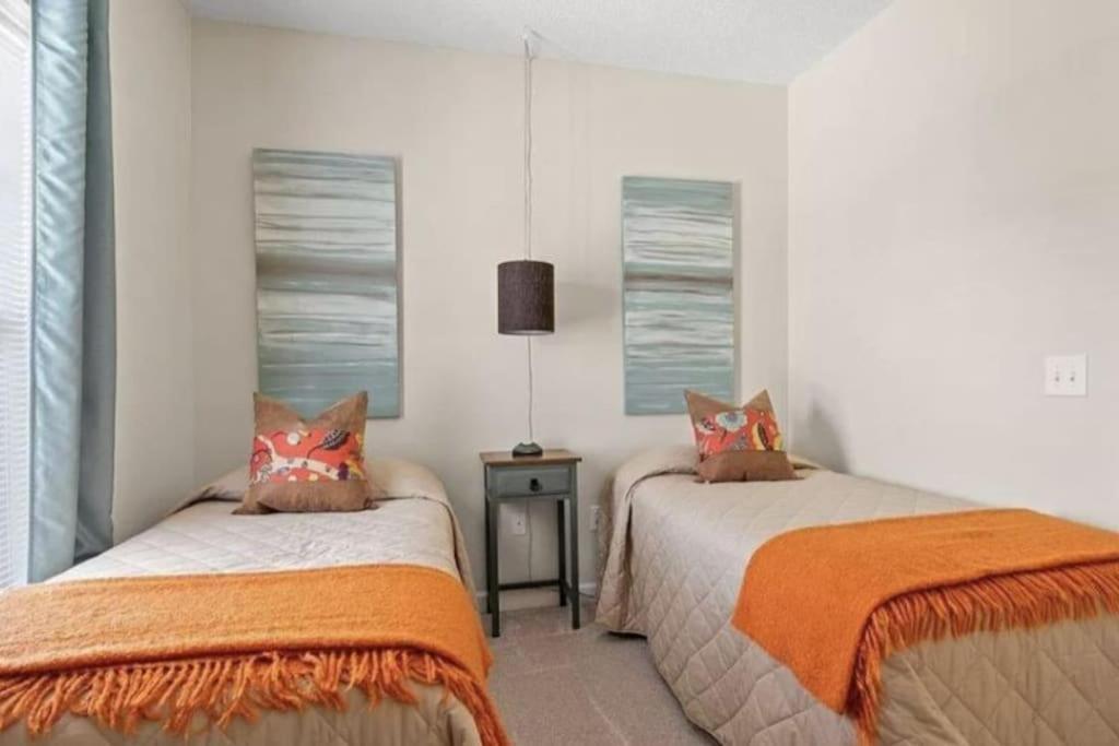 2-bdrm With Designated Remote Work Area/pool Apartment *