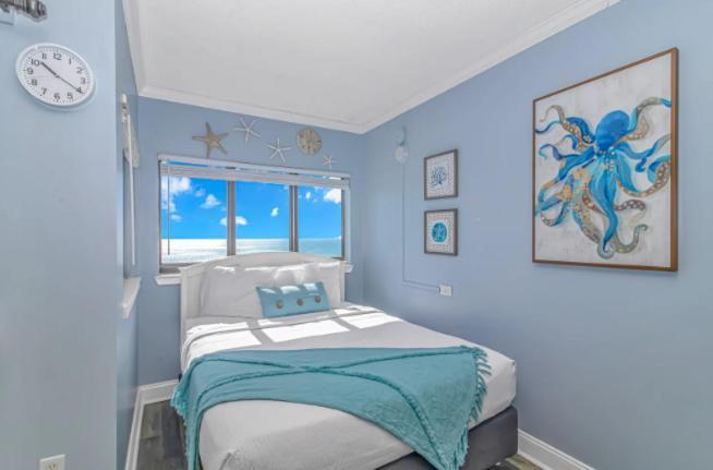 Updated 2 Bedroom Condo-breathtaking Oceanfront Views- Palace 2101 And 2102