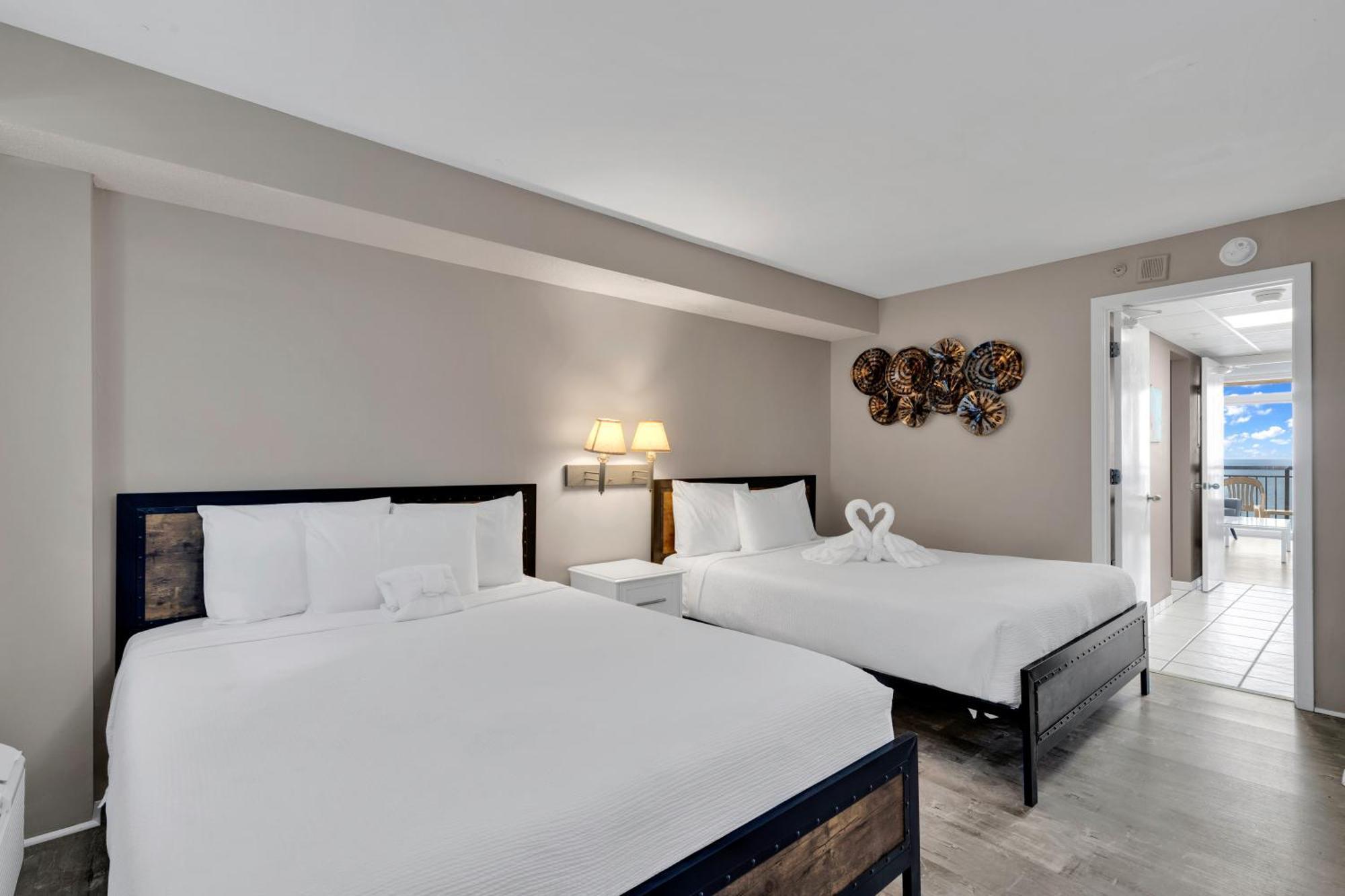11-th Floor Oceanfront With Private Balcony