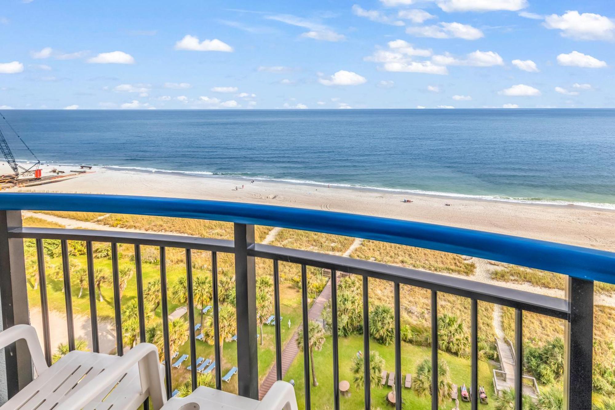 11-th Floor Oceanfront With Private Balcony Apartment