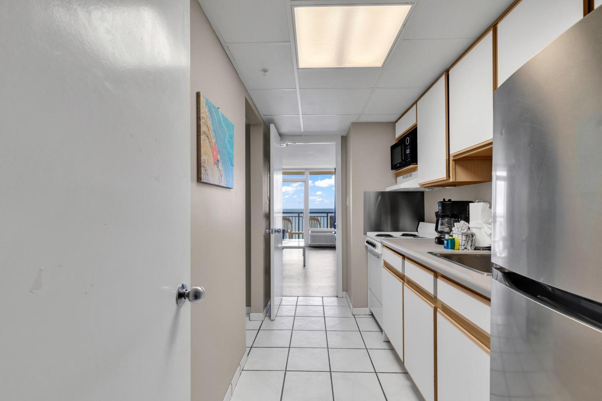 11-th Floor Oceanfront With Private Balcony