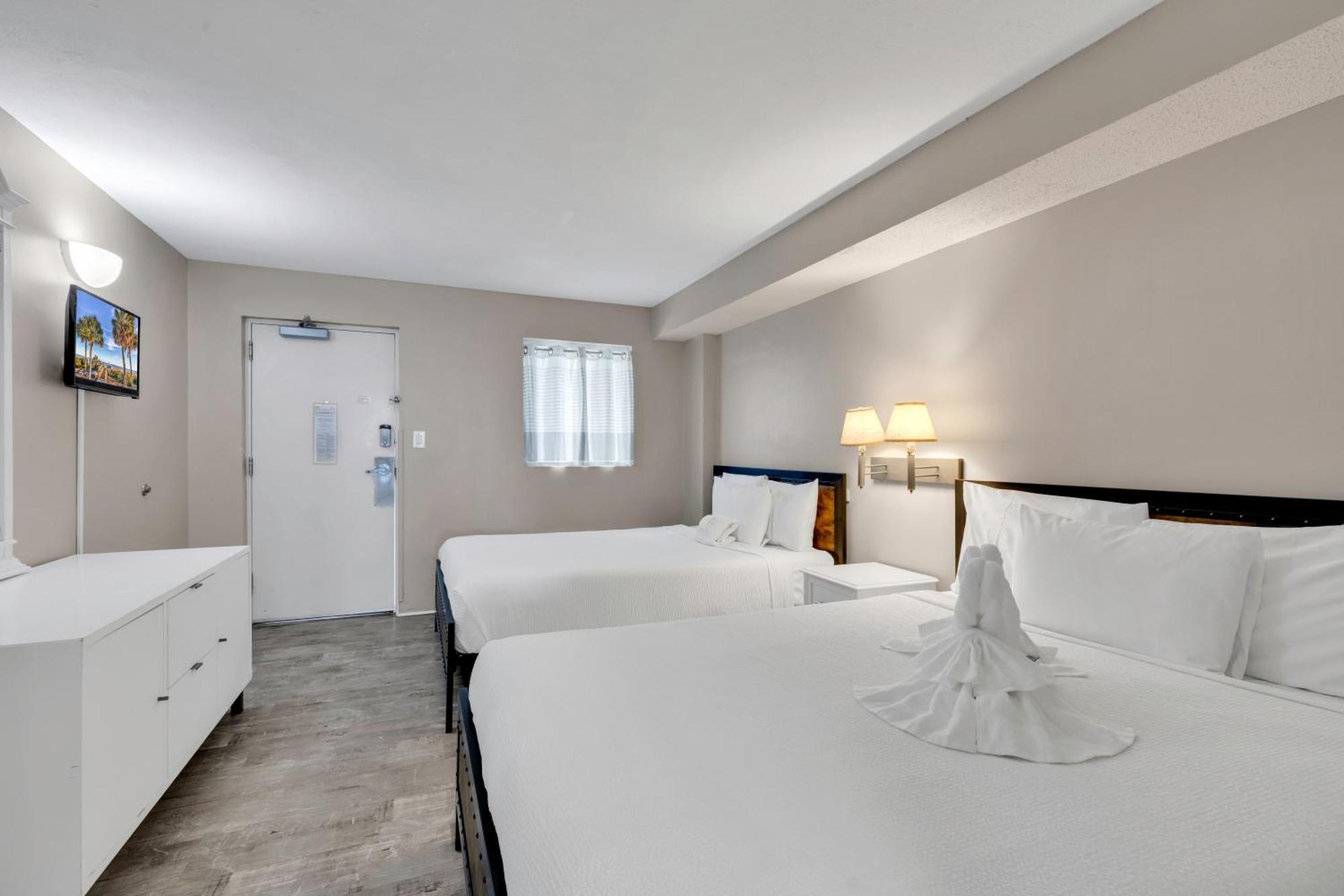 11-th Floor Oceanfront With Private Balcony Apartment