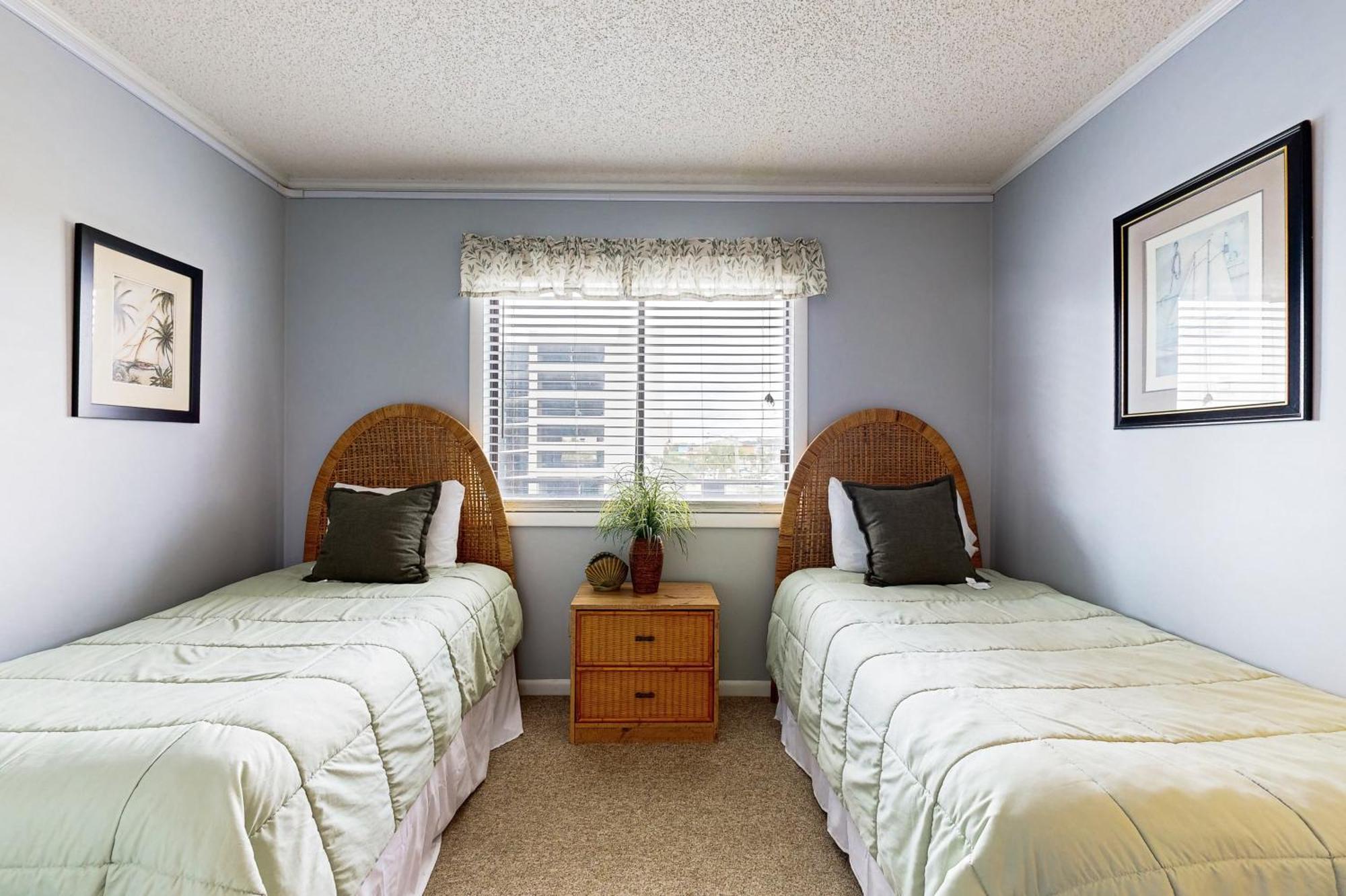 Tilghman & Racquet 214 Apartment