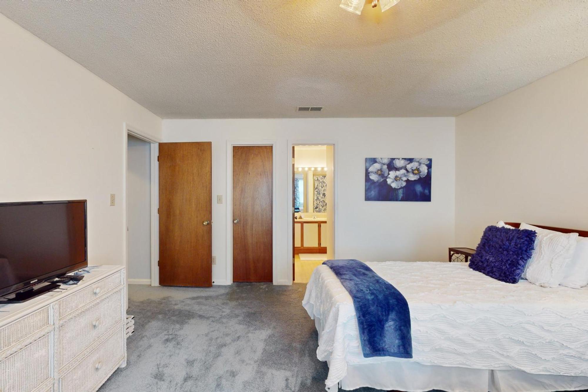 Cozy Fairwood Lakes Apartment *