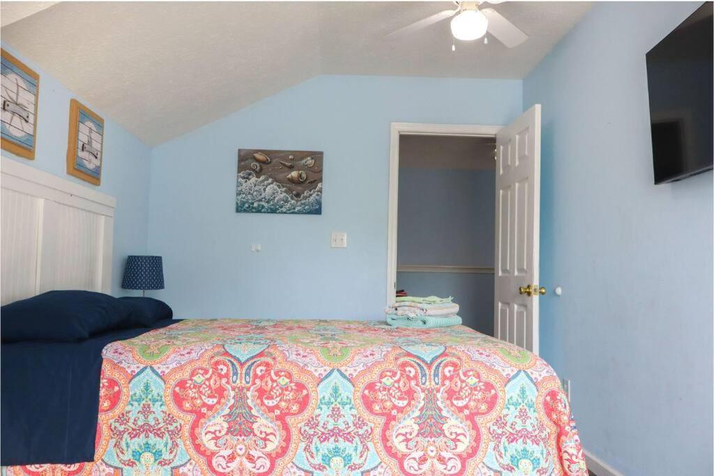 8020 Ocean Lakes Pet Friendly Golf Cart Included-beach Bum Holiday home *