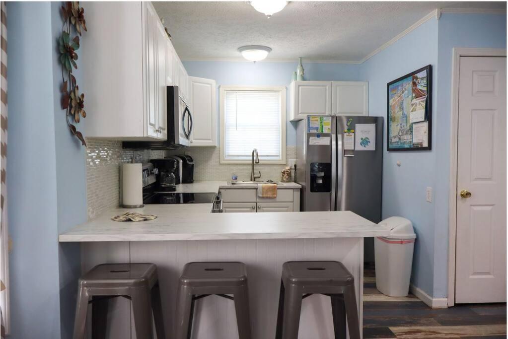 8020 Ocean Lakes Pet Friendly Golf Cart Included-beach Bum Holiday home *
