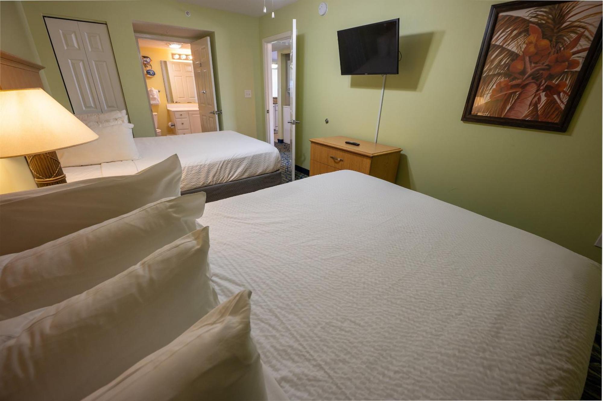 Holiday home Spacious 3 Bedroom With Immaculate Oceanfront Views! Paradise 1610 *