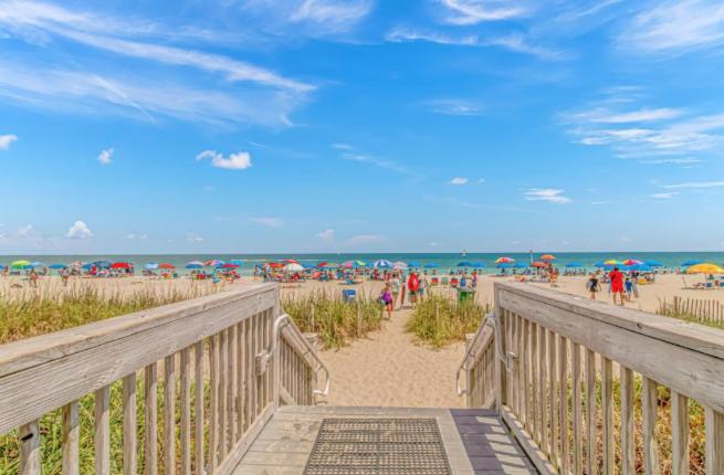 Spacious 3 Bedroom With Immaculate Oceanfront Views! Paradise 1610 Holiday home Myrtle Beach