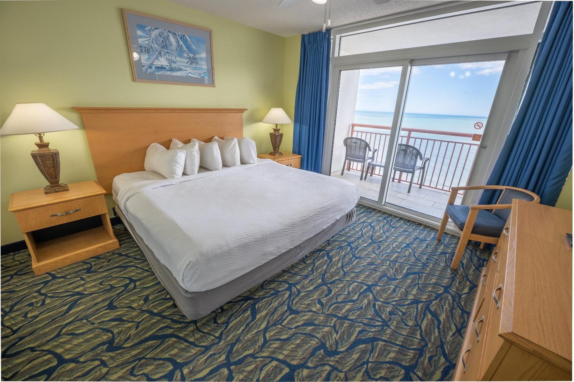 Spacious 3 Bedroom With Immaculate Oceanfront Views! Paradise 1610 *