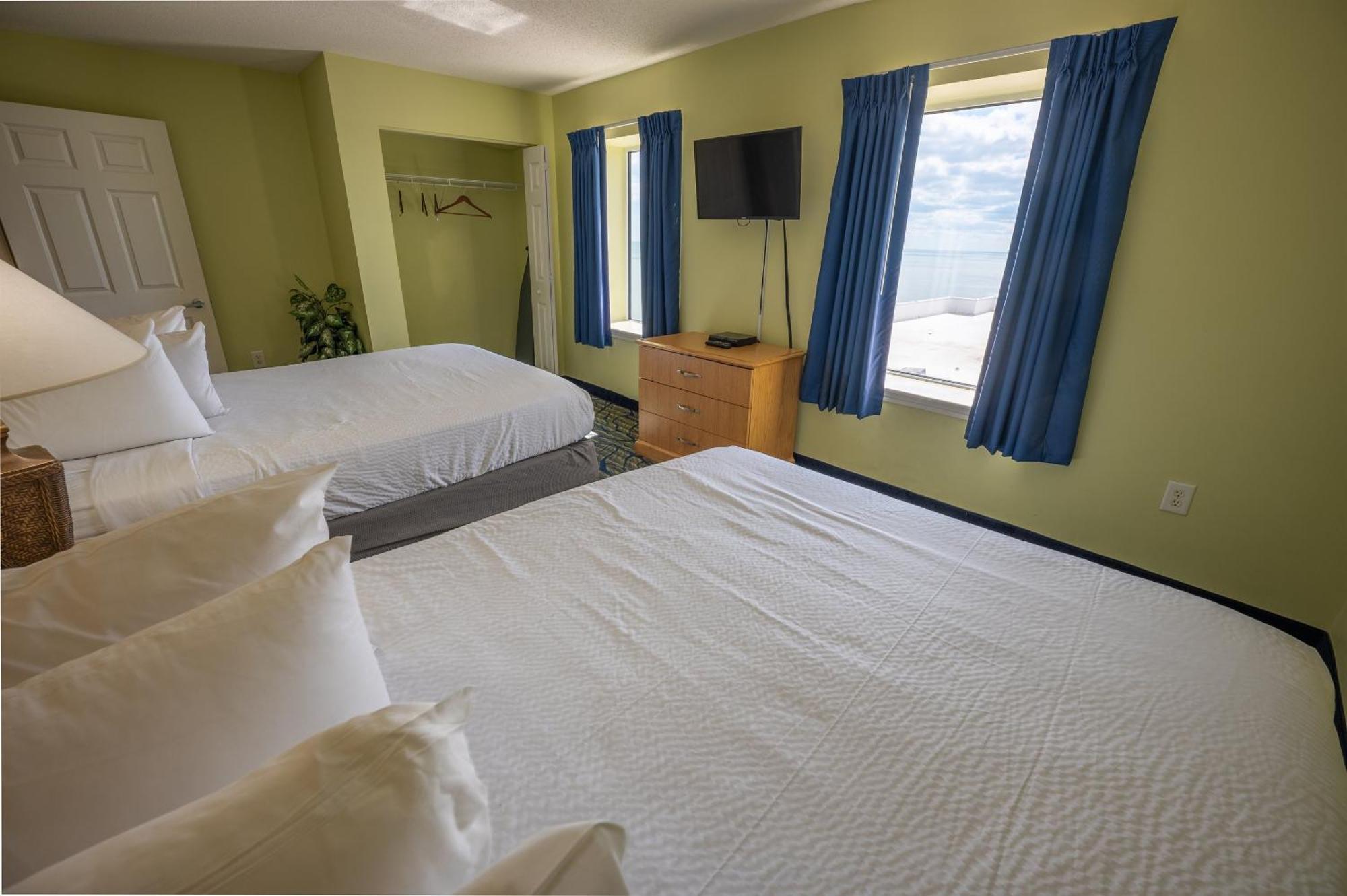 Holiday home Spacious 3 Bedroom With Immaculate Oceanfront Views! Paradise 1610 *