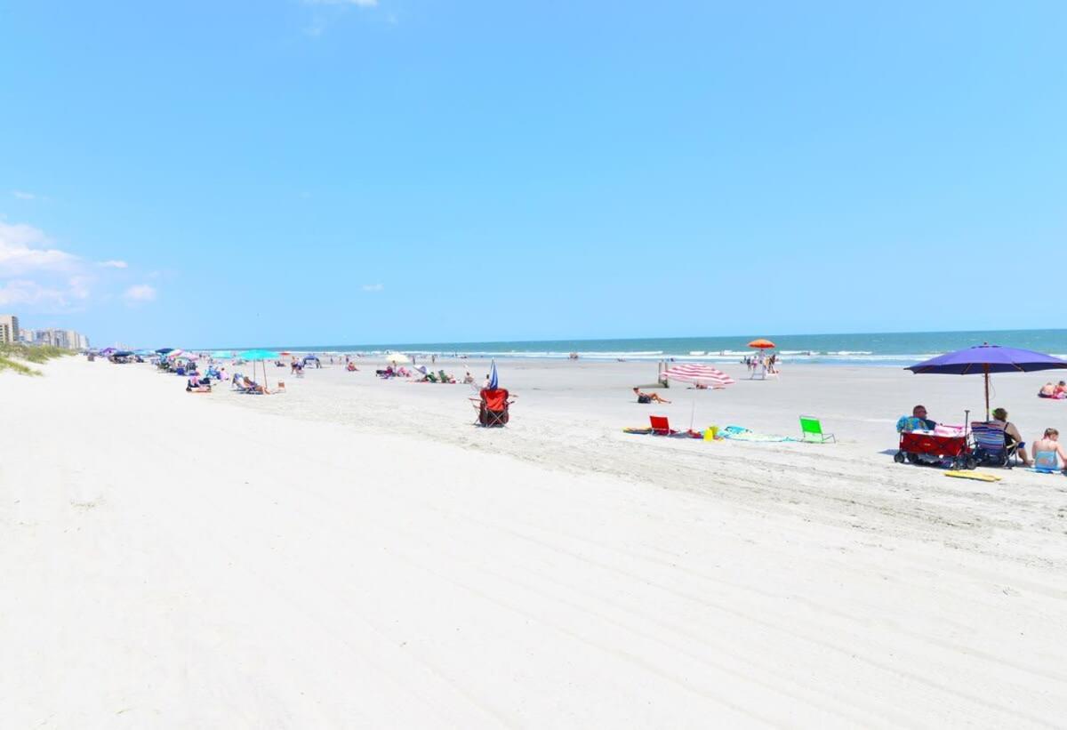 Oceanfront In Heart Of N Myrtle With Pool Holiday home