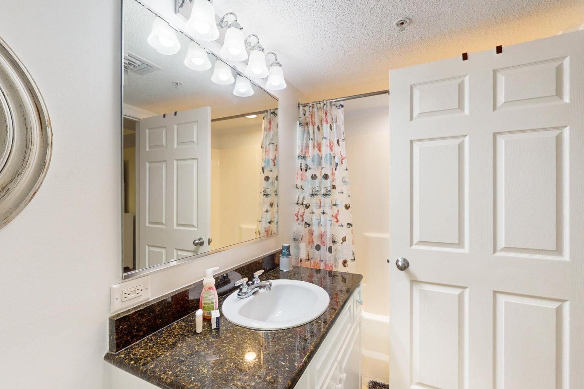 Yacht Club 2-303 Apartment *