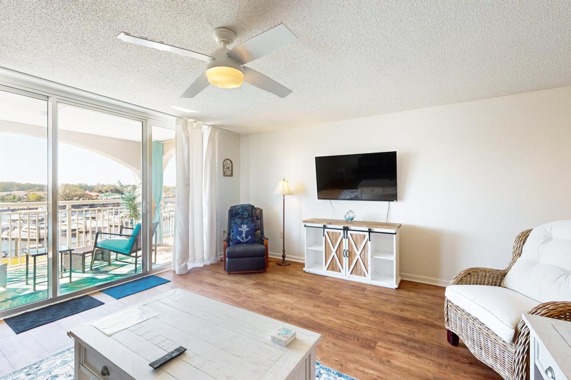 Yacht Club 2-303 Apartment