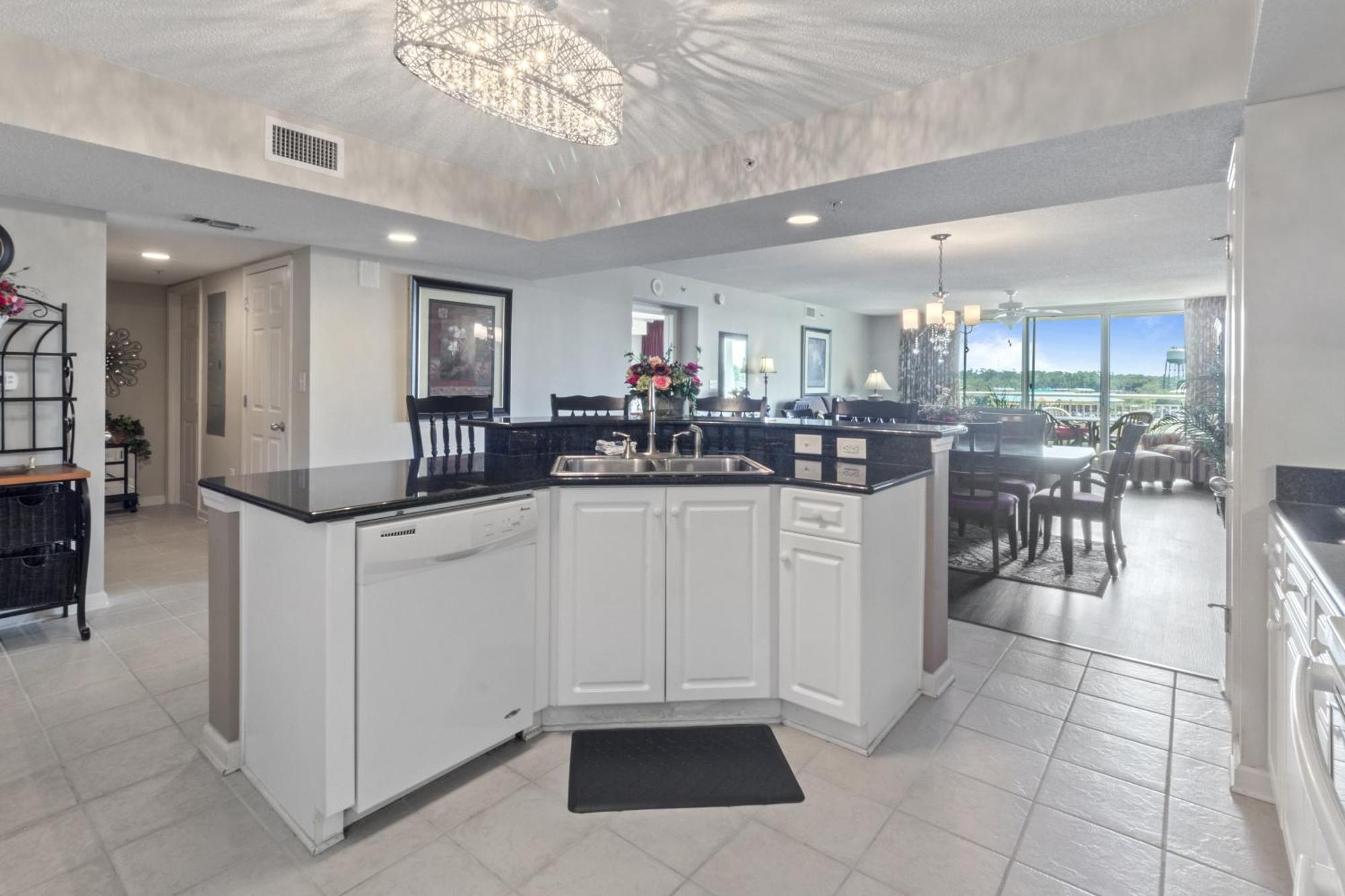 Yacht Club #1-403 Apartment