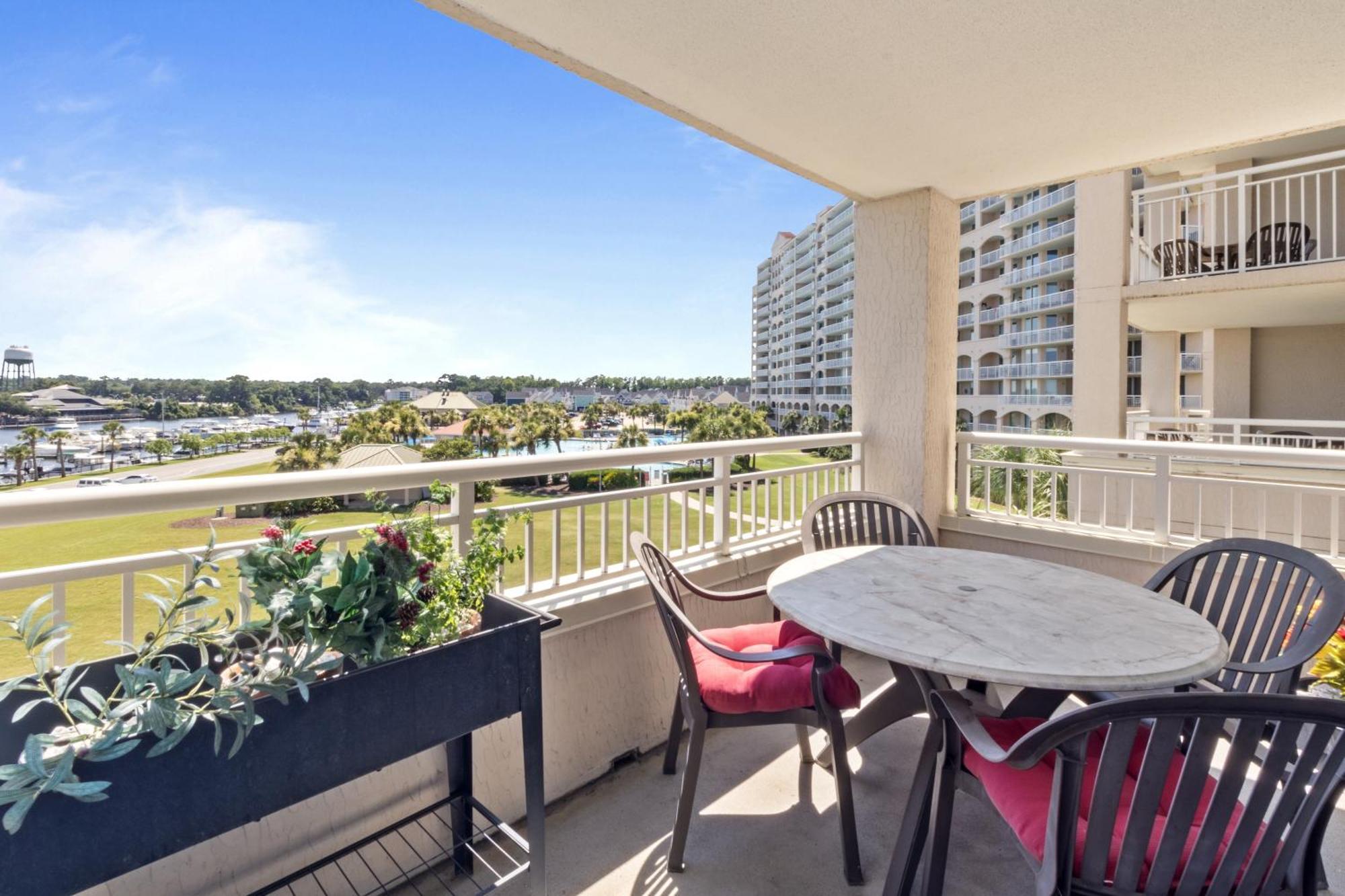 Apartment Yacht Club #1-403 *