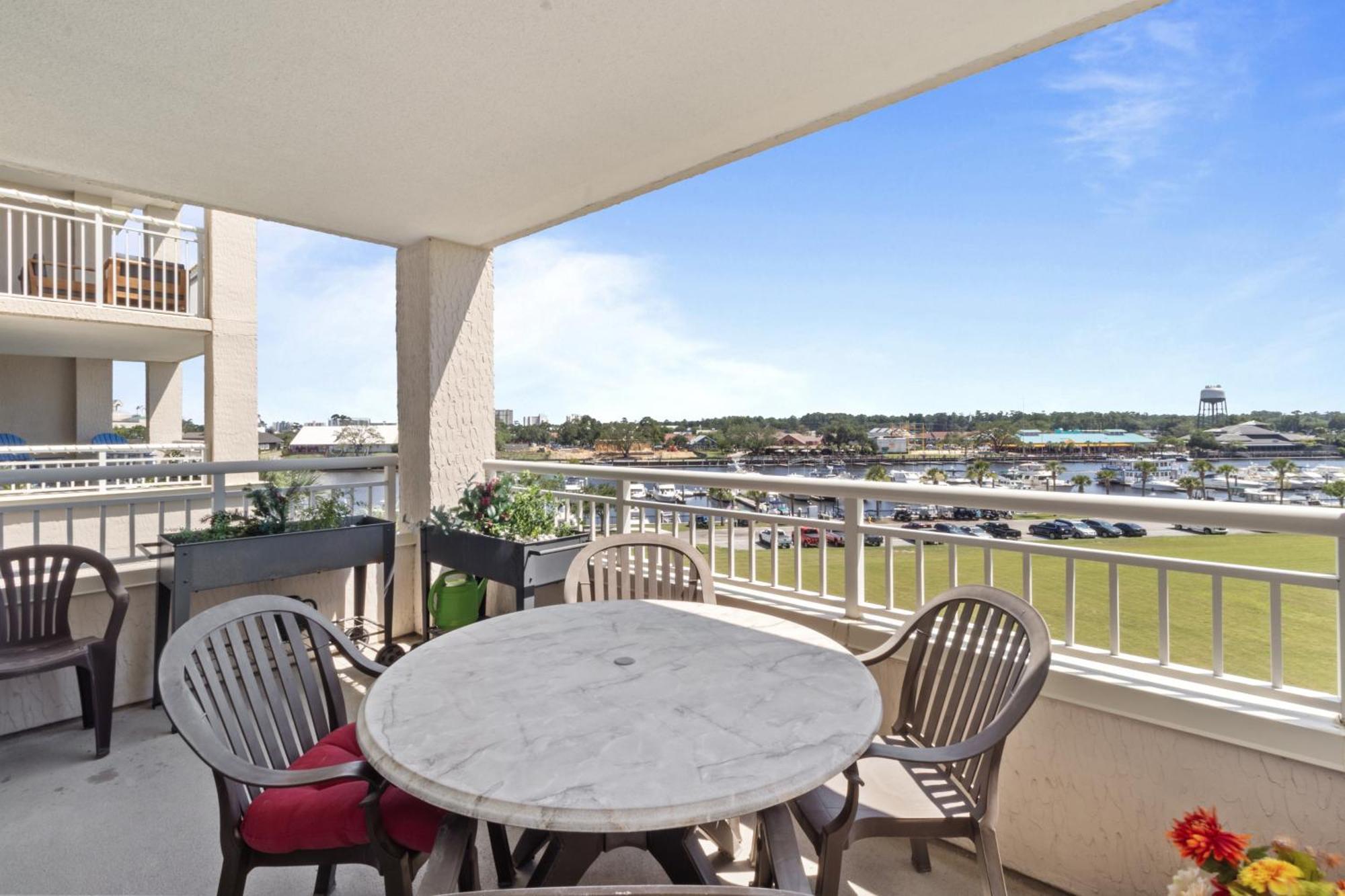 Yacht Club #1-403 Apartment