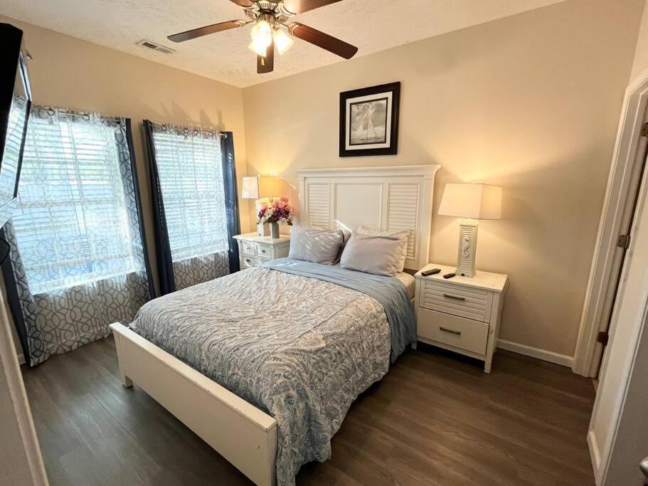 Spacious 3-br Cottage, 2 Blocks To *