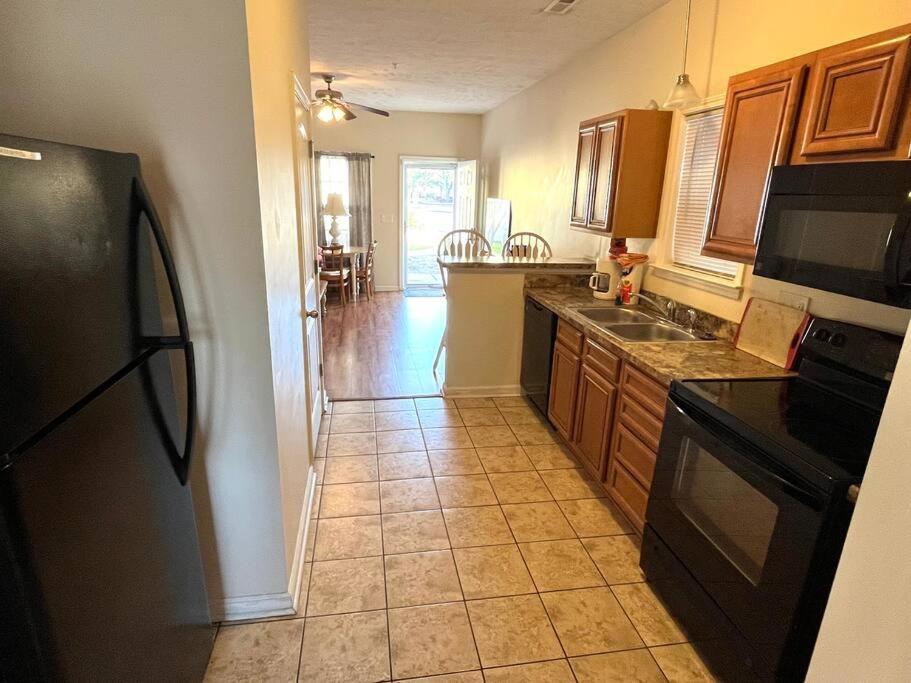 Spacious 3-br Cottage, 2 Blocks To *