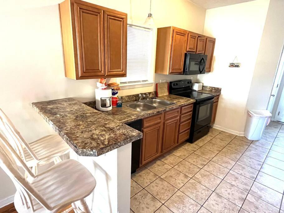 Holiday home Spacious 3-br Cottage, 2 Blocks To