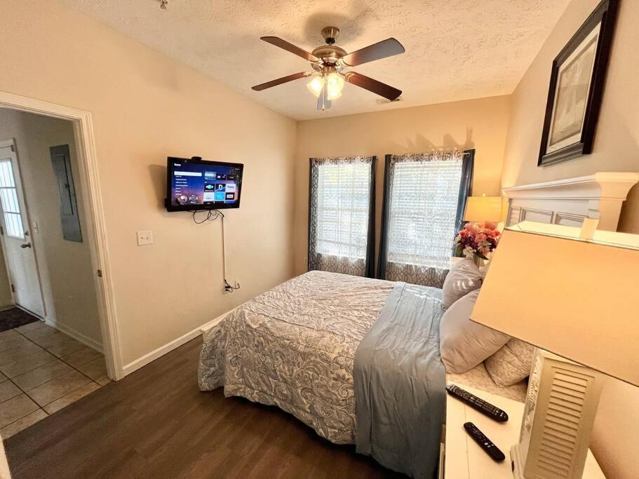 Spacious 3-br Cottage, 2 Blocks To Myrtle Beach
