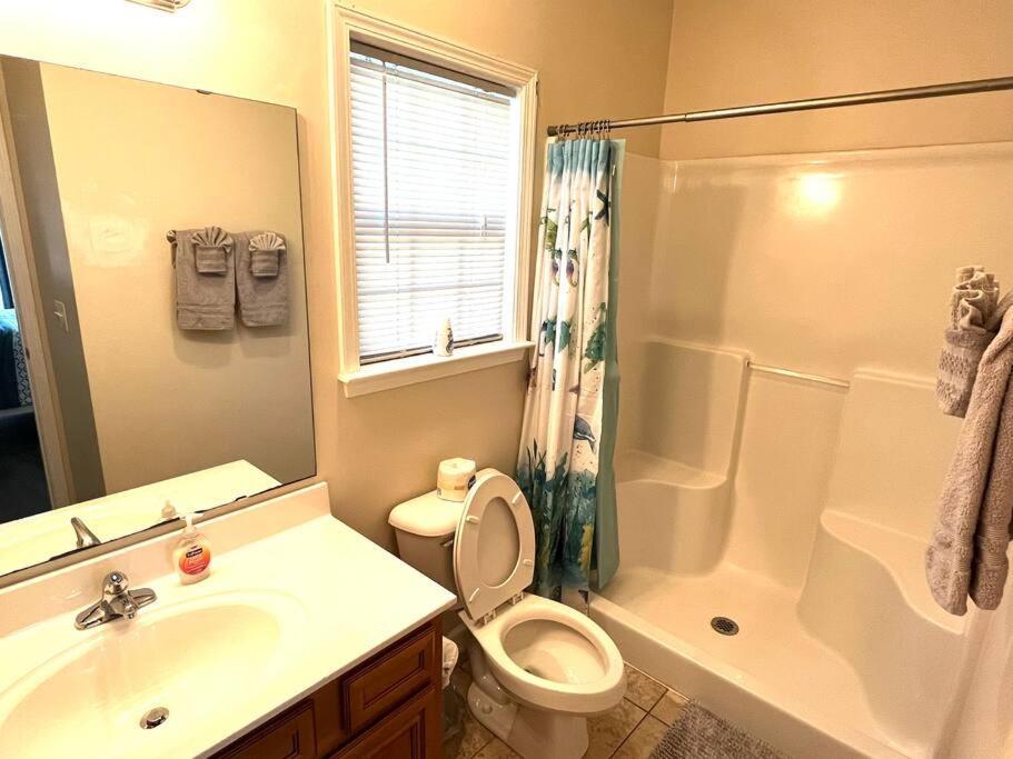 Spacious 3-br Cottage, 2 Blocks To * Myrtle Beach