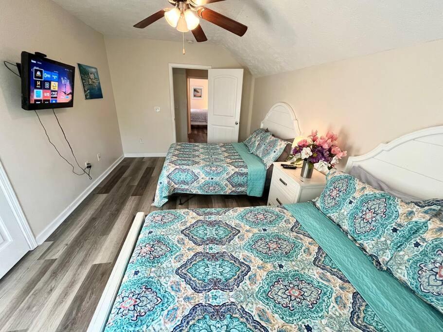 Spacious 3-br Cottage, 2 Blocks To Holiday home