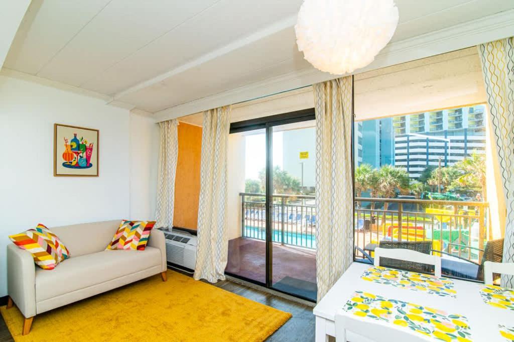 Pool View Oceanfront Caravelle W Lazy River Holiday home *