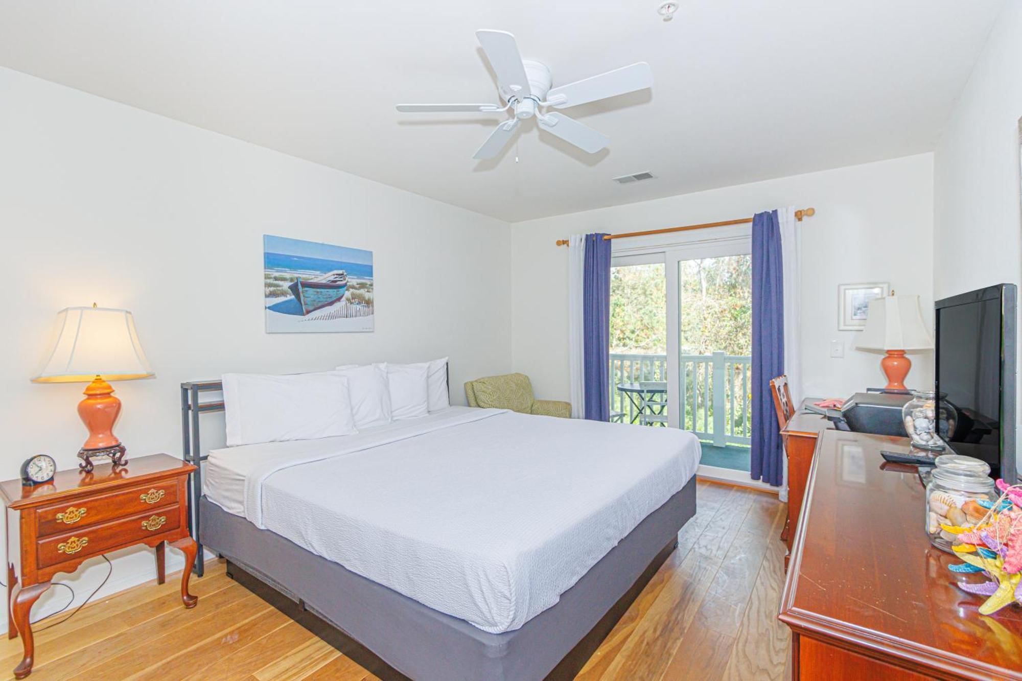 Apartment Stunning 3 Bedroom Condo-recently Renovated-fairways Unit D *