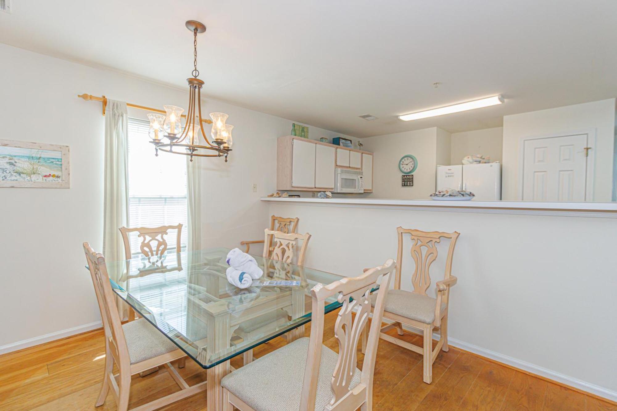 Apartment Stunning 3 Bedroom Condo-recently Renovated-fairways Unit D