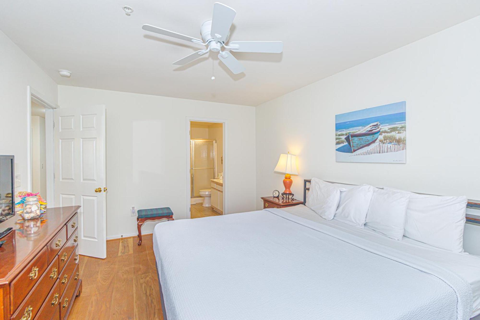 Stunning 3 Bedroom Condo-recently Renovated-fairways Unit D Apartment