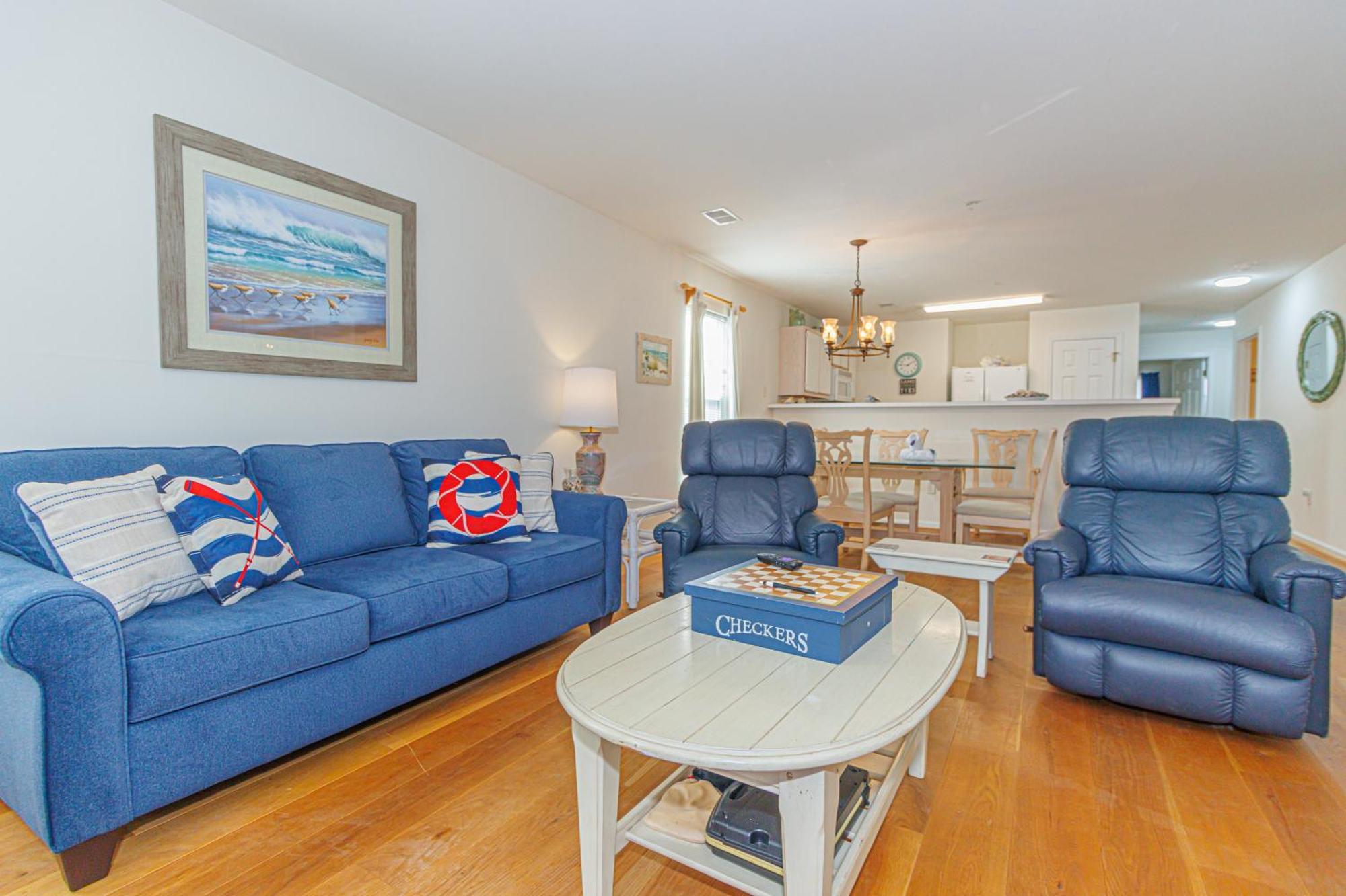 Apartment Stunning 3 Bedroom Condo-recently Renovated-fairways Unit D