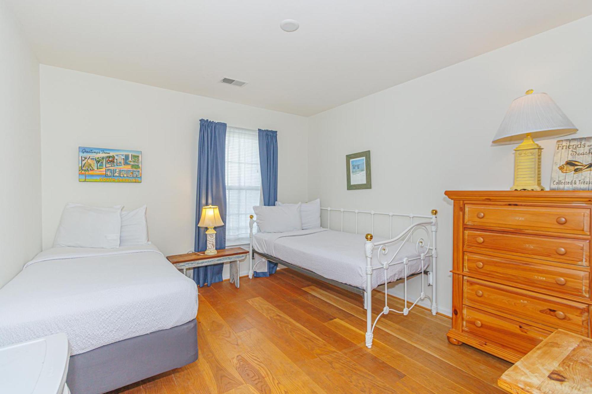 Stunning 3 Bedroom Condo-recently Renovated-fairways Unit D Apartment *