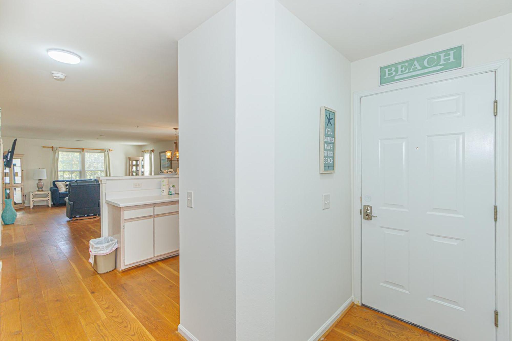Stunning 3 Bedroom Condo-recently Renovated-fairways Unit D Apartment *