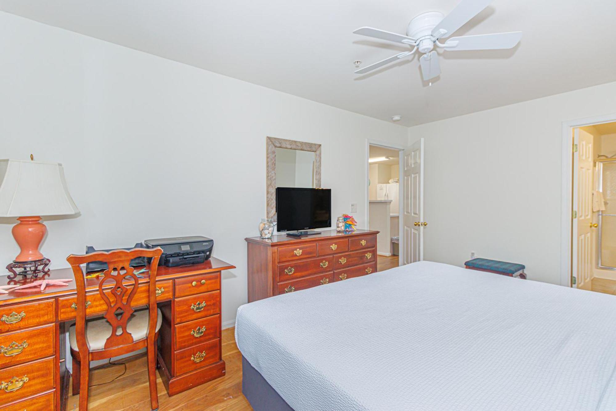 Apartment Stunning 3 Bedroom Condo-recently Renovated-fairways Unit D *
