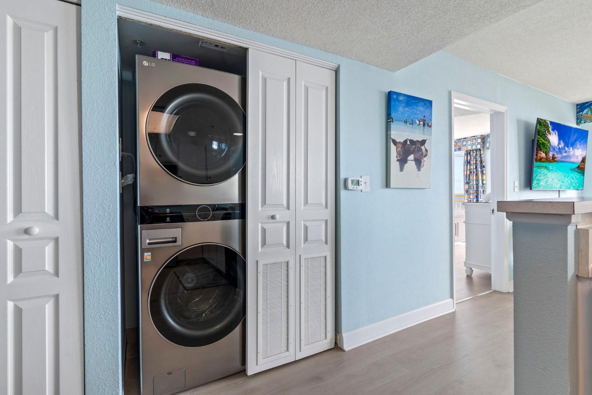 Beautifully Renovated Oceanfront 2 Bedroom With Oversized Balcony! Bay Watch 509 Holiday home *