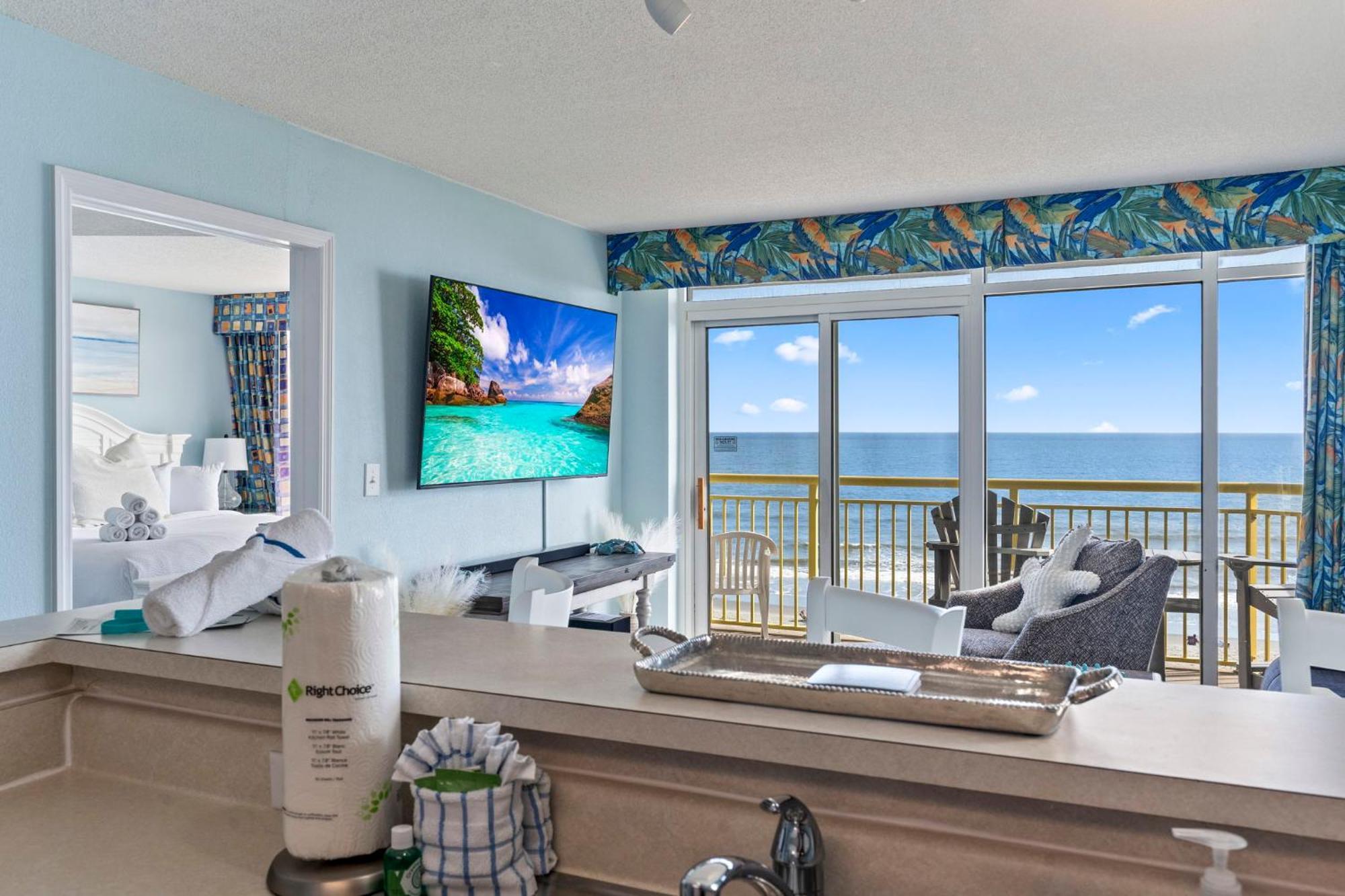 Holiday home Beautifully Renovated Oceanfront 2 Bedroom With Oversized Balcony! Bay Watch 509 *