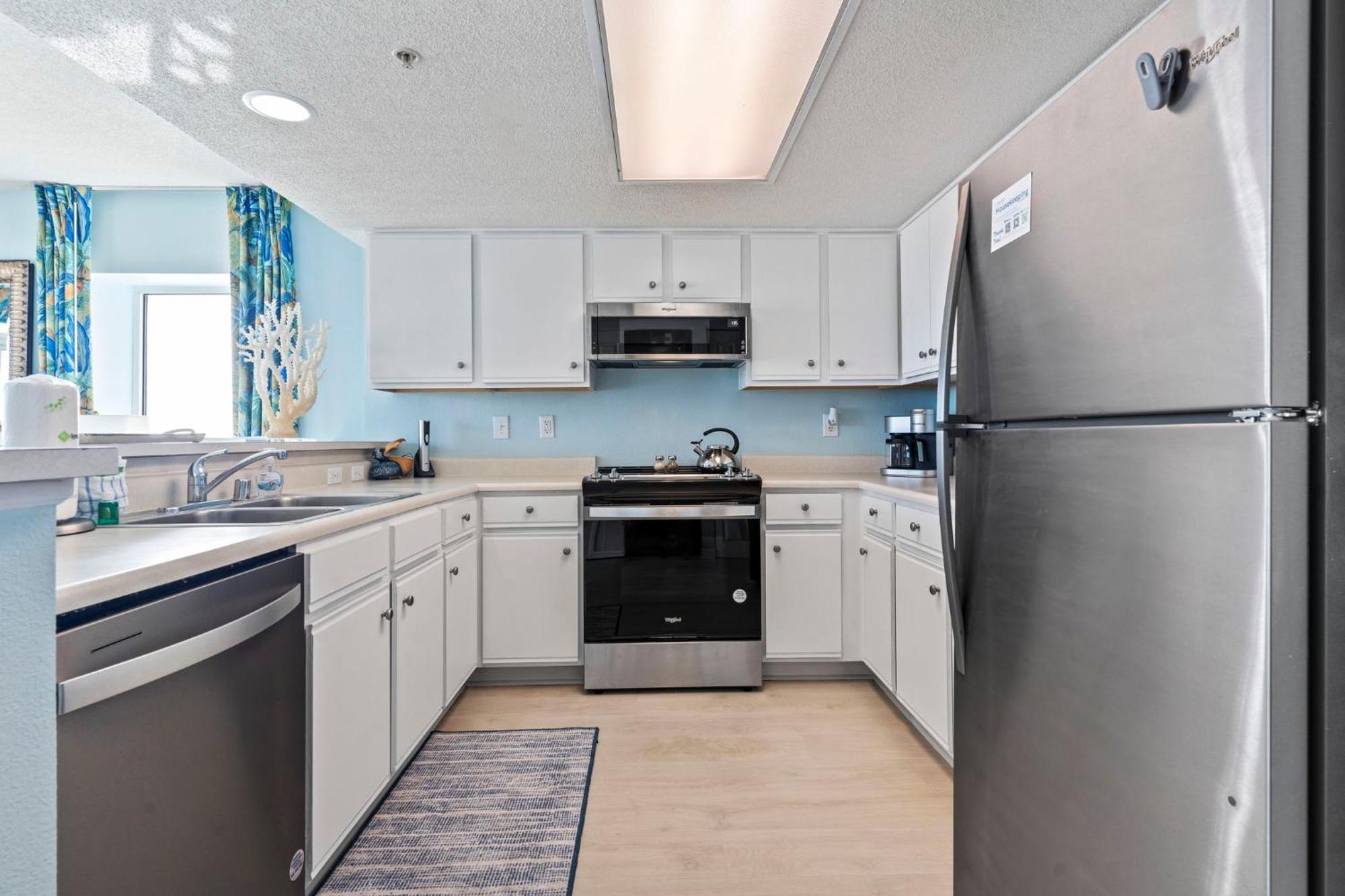Beautifully Renovated Oceanfront 2 Bedroom With Oversized Balcony! Bay Watch 509 Holiday home
