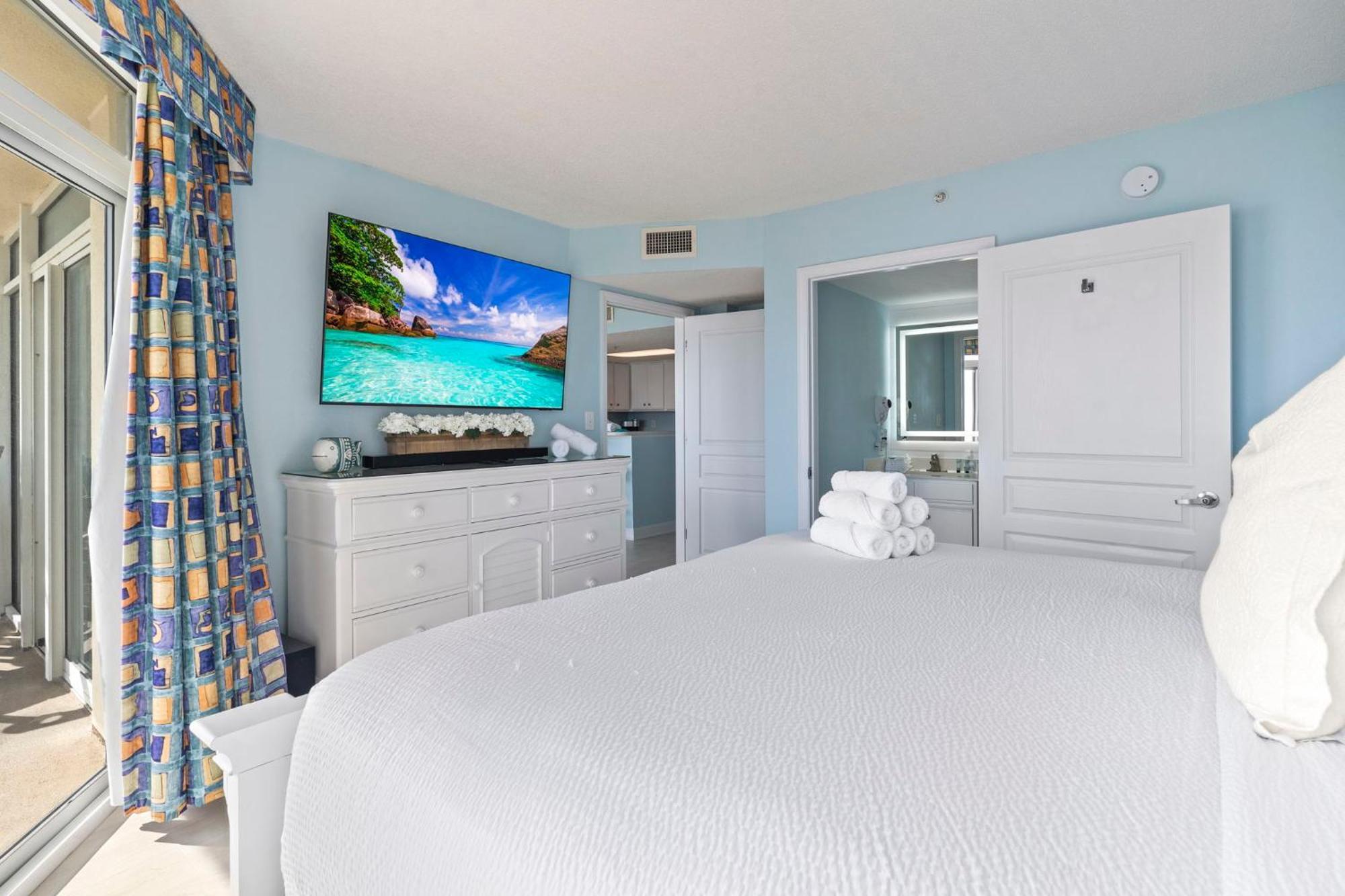 Beautifully Renovated Oceanfront 2 Bedroom With Oversized Balcony! Bay Watch 509 *
