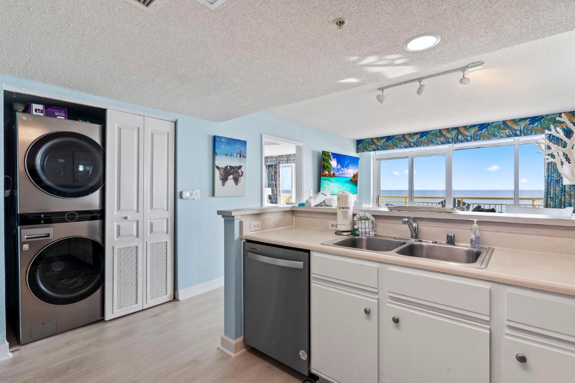 Beautifully Renovated Oceanfront 2 Bedroom With Oversized Balcony! Bay Watch 509 Holiday home