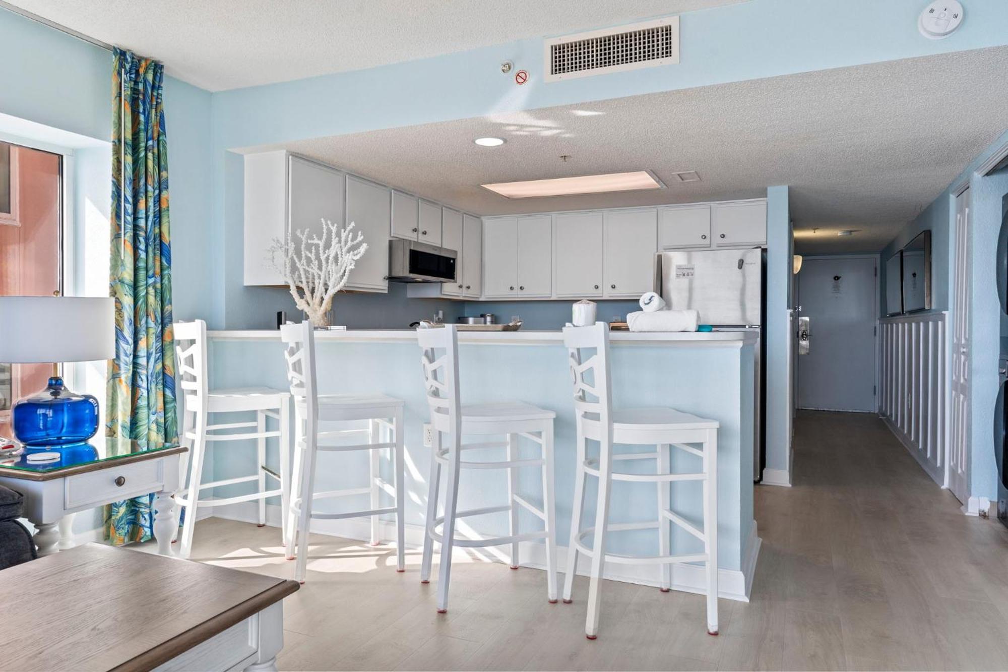 Holiday home Beautifully Renovated Oceanfront 2 Bedroom With Oversized Balcony! Bay Watch 509 *