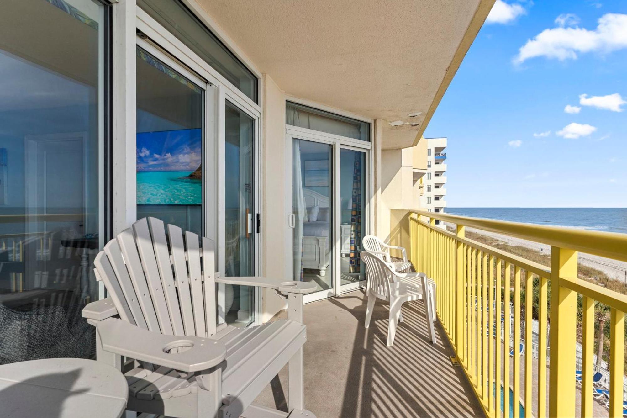 Holiday home Beautifully Renovated Oceanfront 2 Bedroom With Oversized Balcony! Bay Watch 509 *