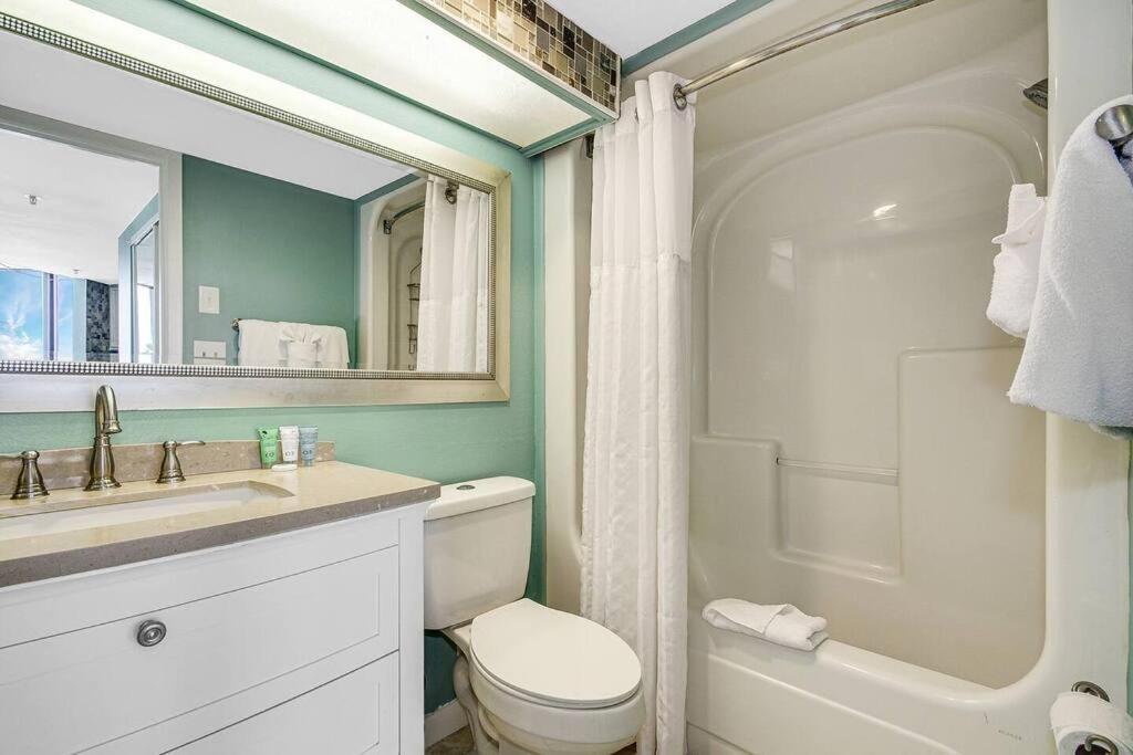 Luxurious Oceanfront Suite, Prime Loc & Dogs Ok! 1502 Apartment