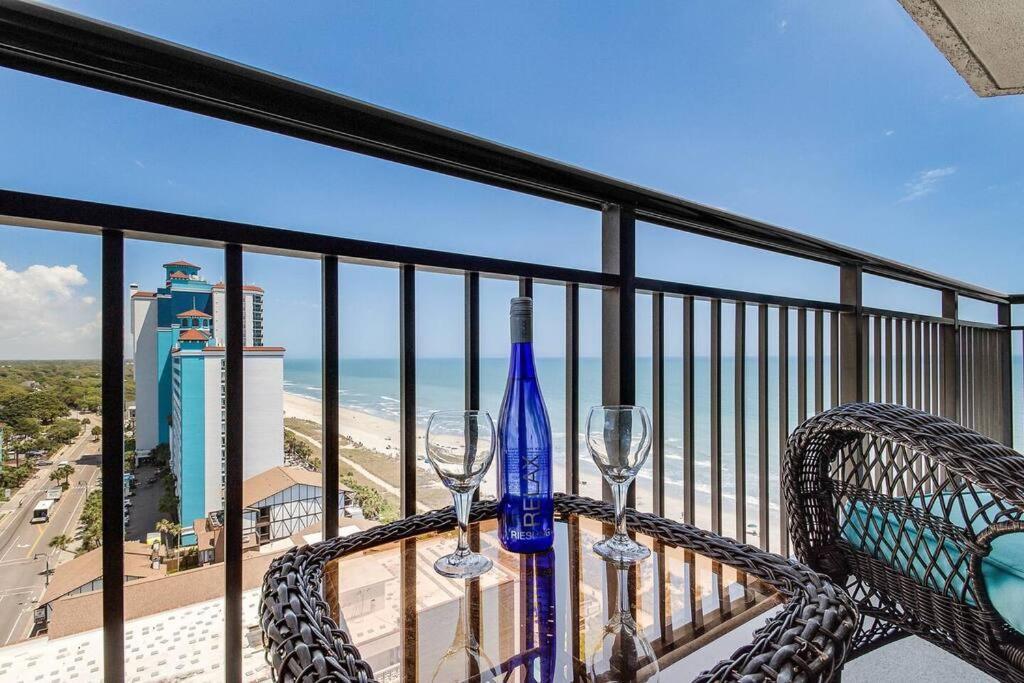 Luxurious Oceanfront Suite, Prime Loc & Dogs Ok! 1502 Apartment