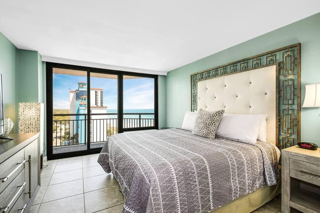 Luxurious Oceanfront Suite, Prime Loc & Dogs Ok! 1502 Apartment *