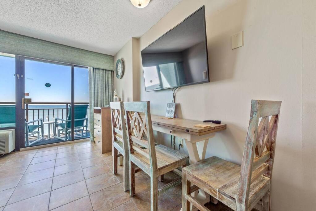 Impeccable Oceanfront Suite, Floor! L1543