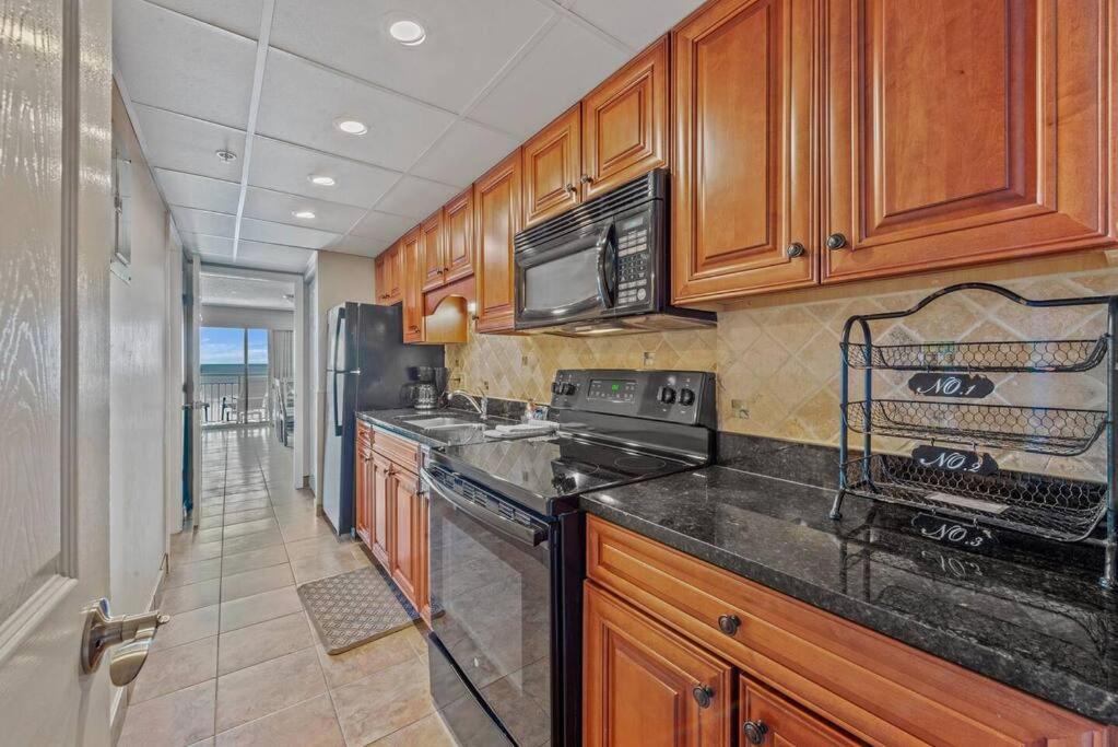 Impeccable Oceanfront Suite, Floor! L1543 Apartment
