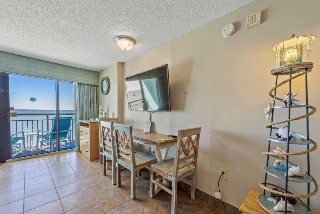 Apartment Impeccable Oceanfront Suite, Floor! L1543