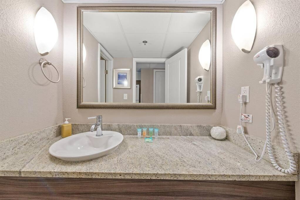 Direct Oceanfront Suite, Your Relaxing Getaway! Cv 938